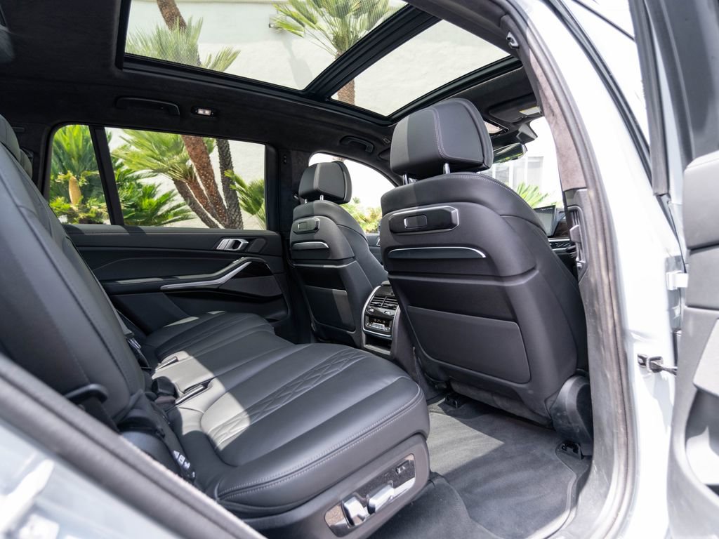 Used 2025 BMW X7 M60i w/ Executive Package AWD/4WD image 30