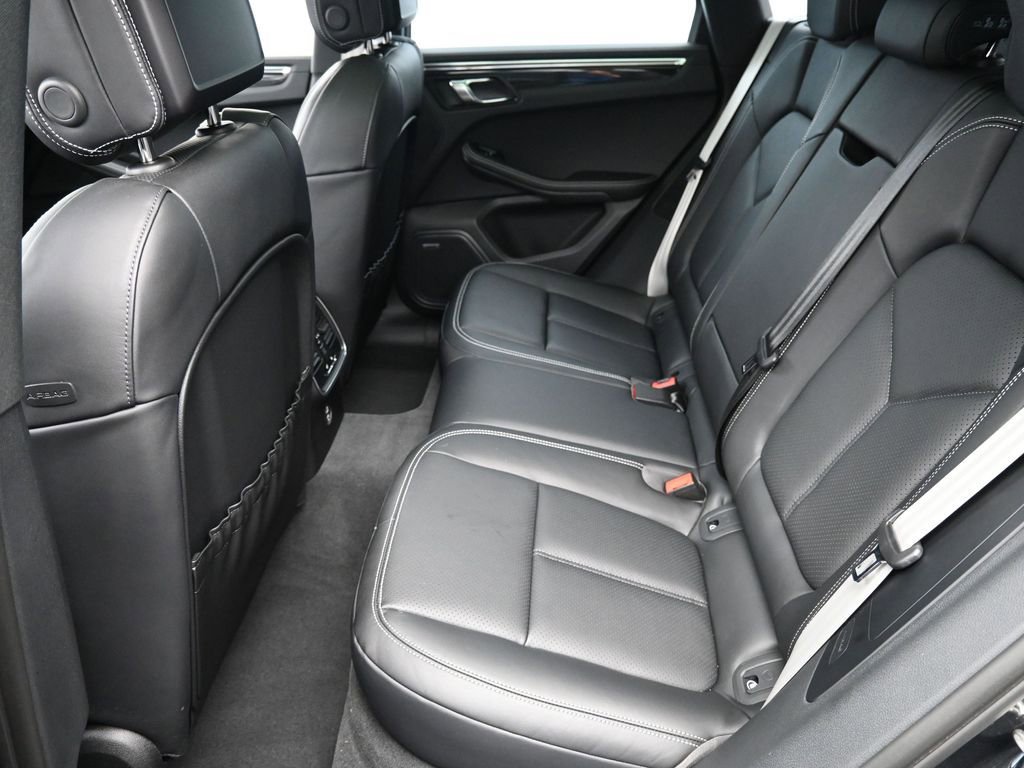 Certified 2025 Porsche Macan GTS image 7