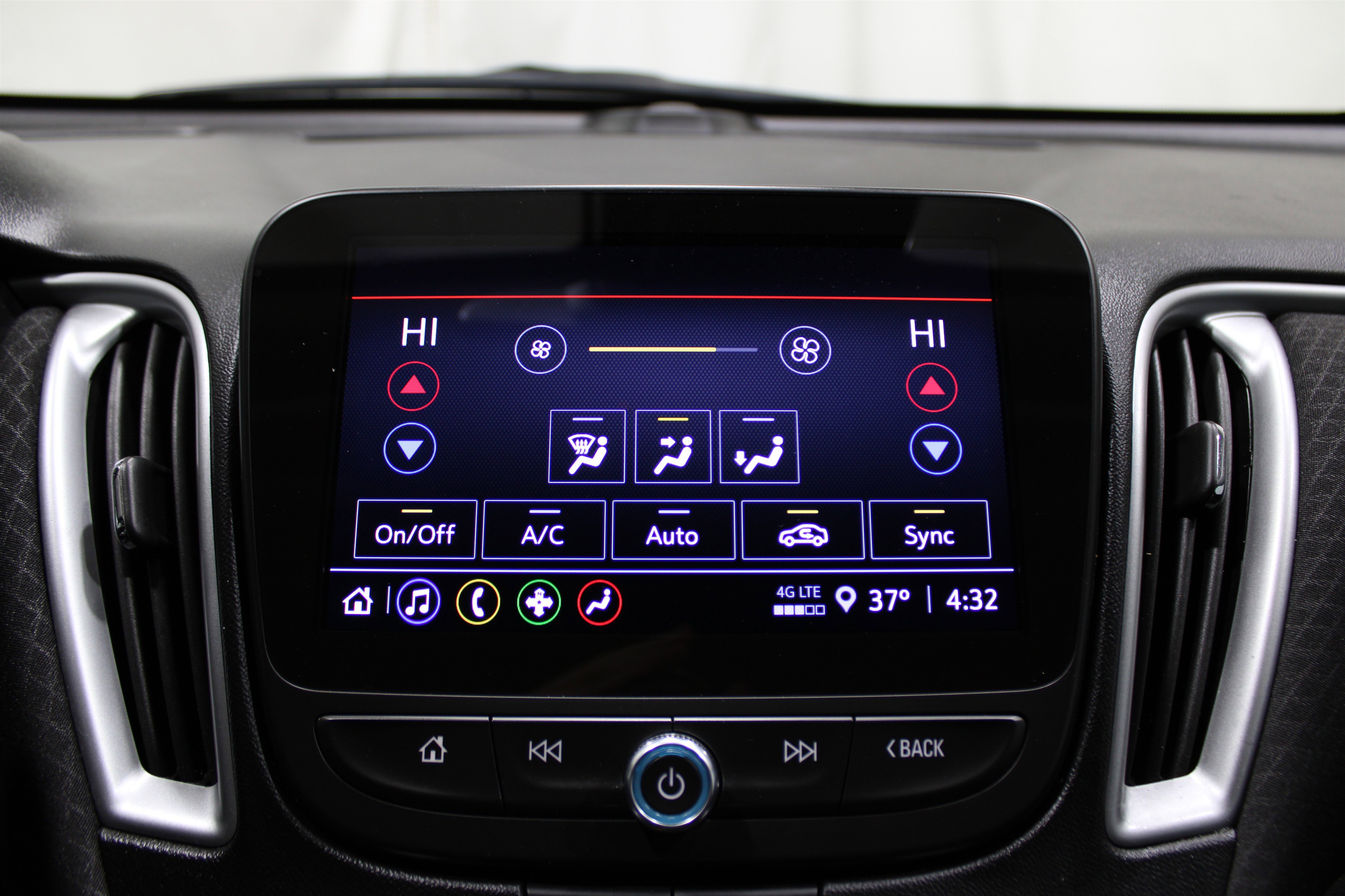 Used 2024 Chevrolet Malibu LT image 19