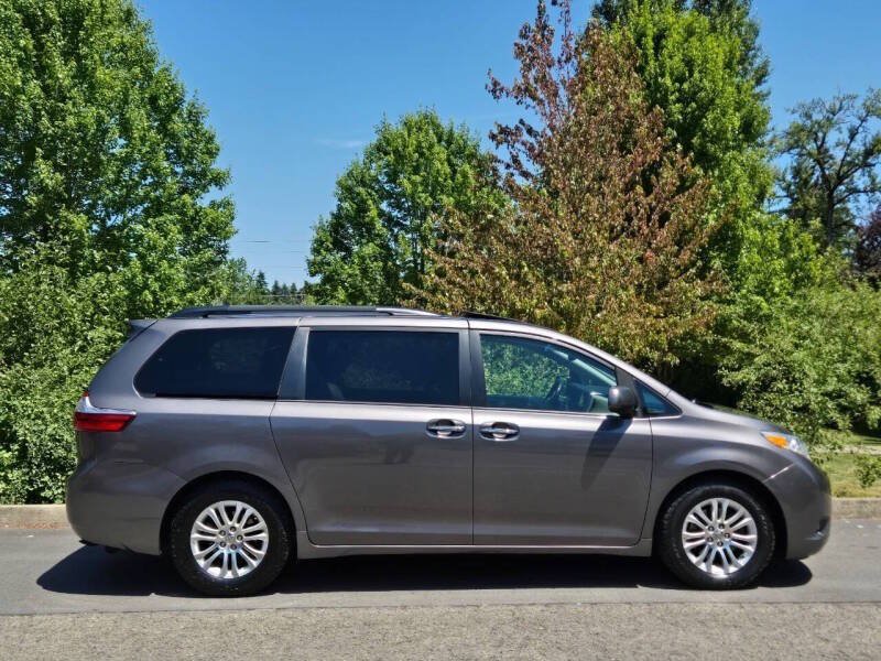Used 2016 Toyota Sienna XLE FWD image 5