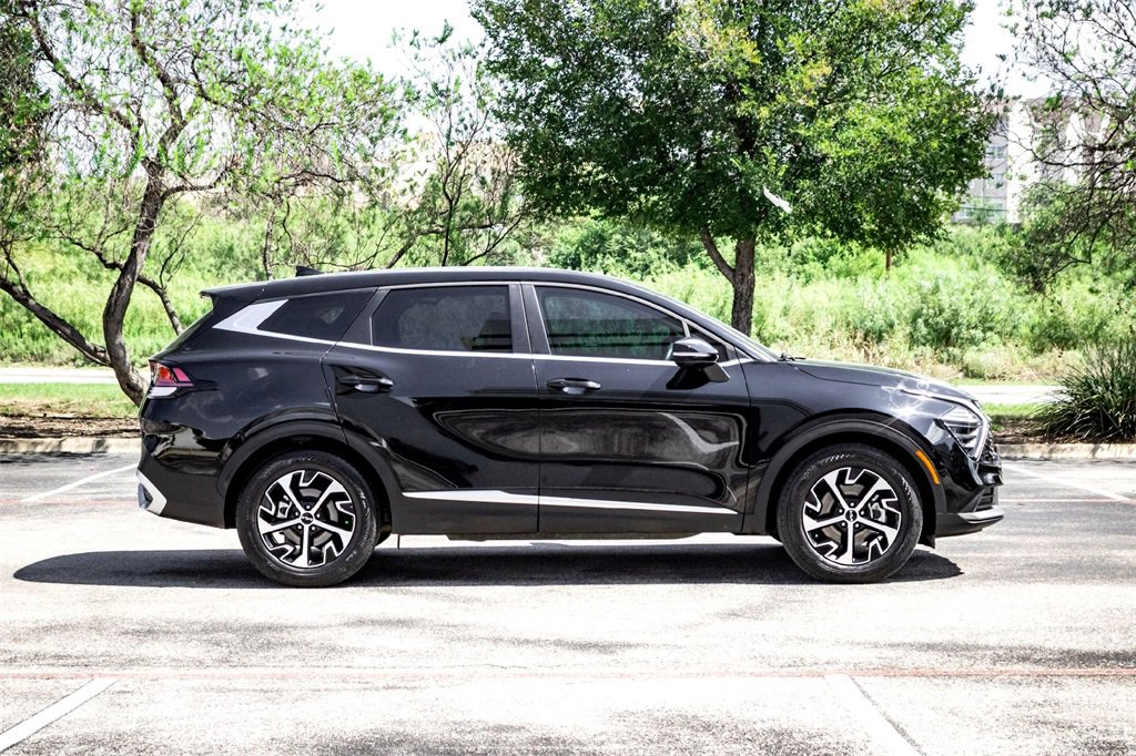 Used 2025 Kia Sportage EX image 4