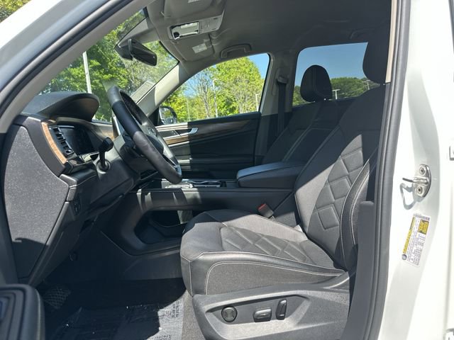 Used 2025 Volkswagen Atlas SE w/ Black Wheel Package FWD image 12