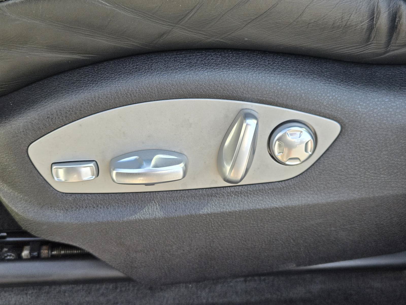 Used 2021 Porsche Macan AWD/4WD image 23