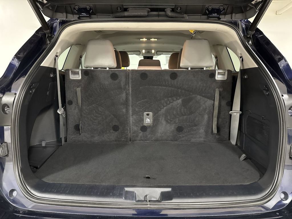 Used 2023 Toyota Highlander LE image 23