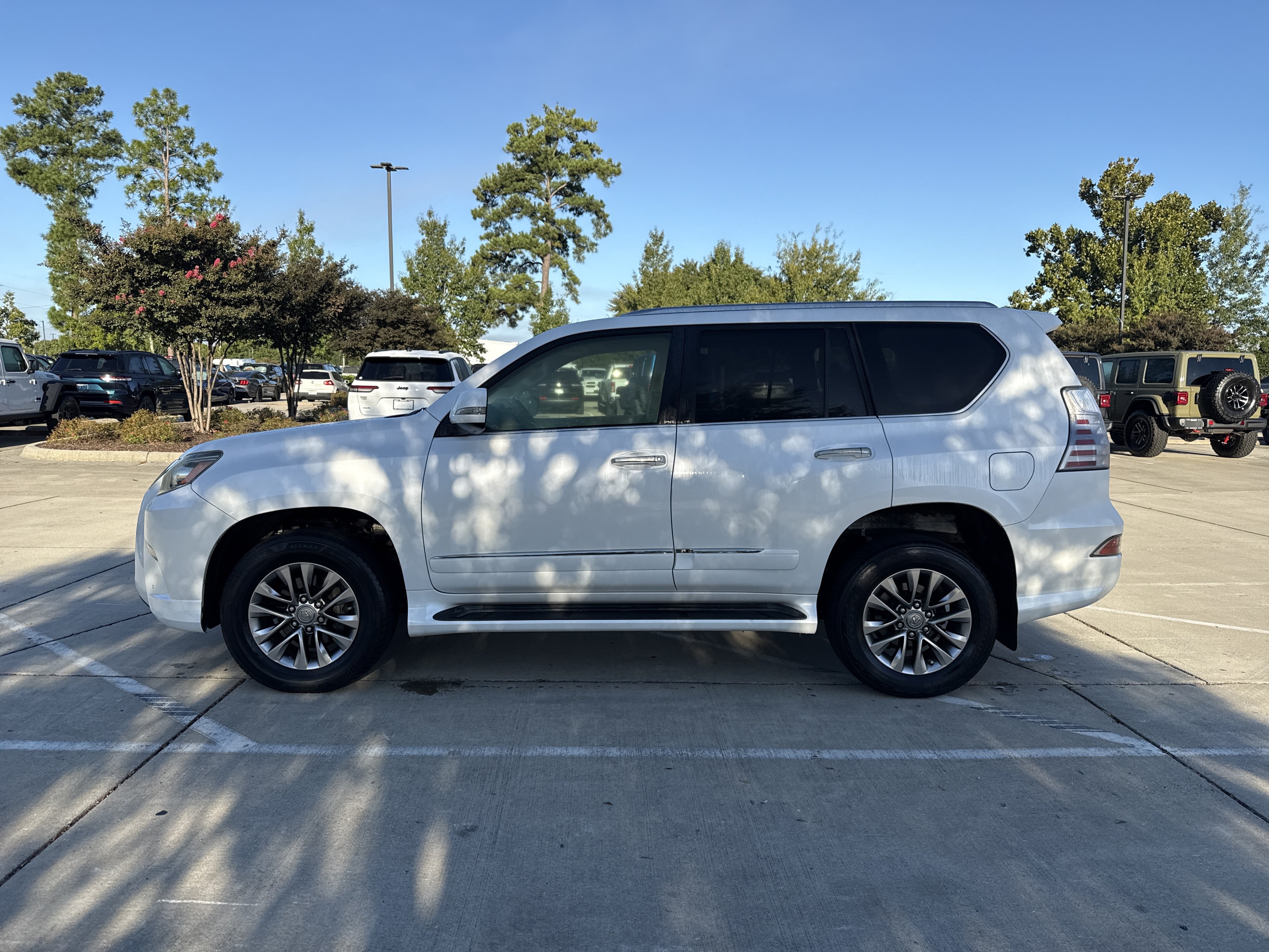 Used 2016 Lexus GX 460 Luxury AWD/4WD image 6