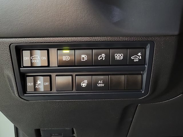 Used 2025 Toyota Sequoia Platinum AWD/4WD image 25
