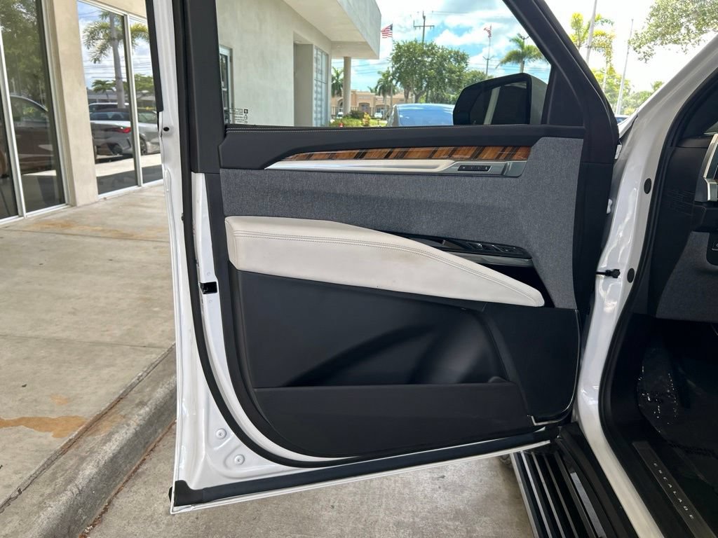 Used 2025 Cadillac Escalade Sport Platinum AWD/4WD image 60