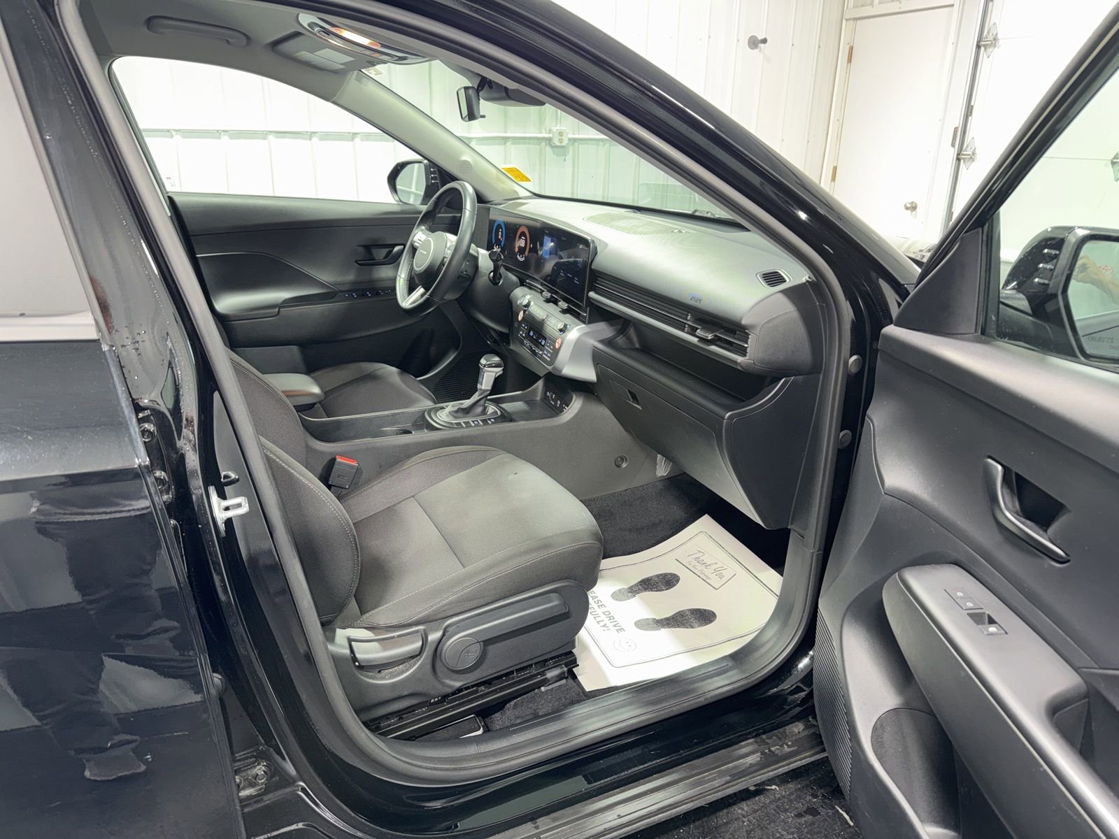 Used 2025 Hyundai Kona SEL image 10