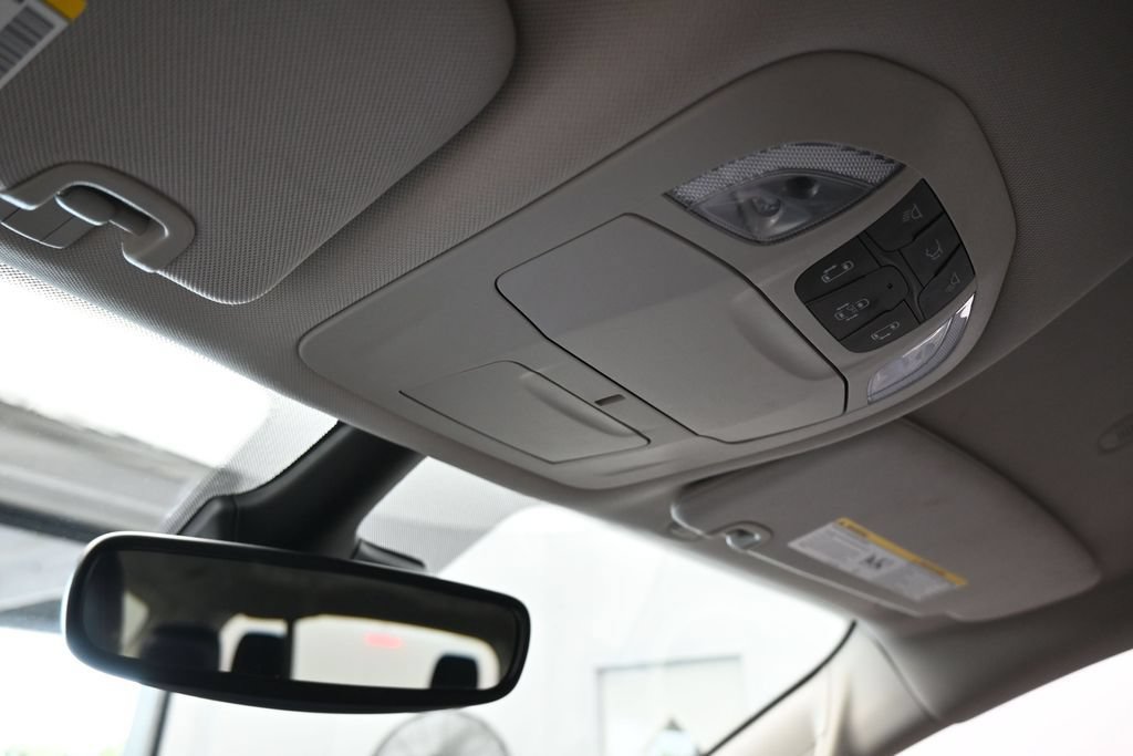 Used 2023 Chrysler Pacifica Touring-L FWD image 22
