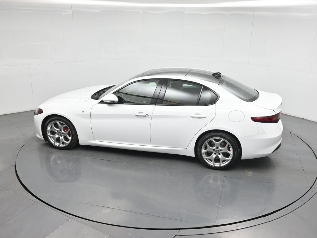 Used 2022 Alfa Romeo Giulia Ti RWD image 40