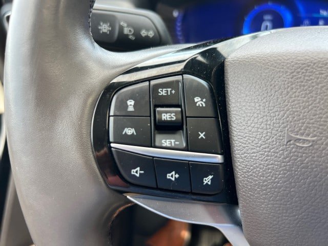 Certified 2023 Ford Explorer Platinum w/ Technology Package AWD/4WD image 19