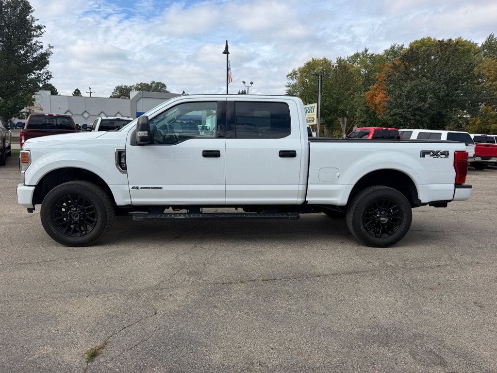 Used 2022 Ford F250 XLT w/ Black Appearance Package AWD/4WD image 5