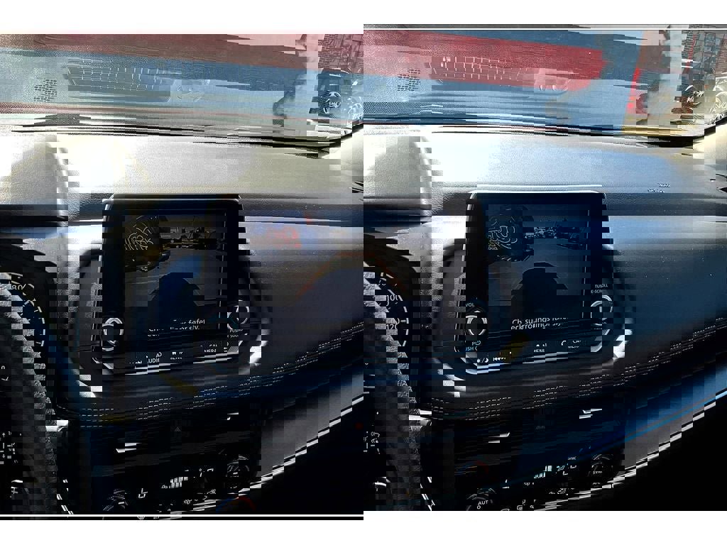 Used 2024 Nissan Rogue SV image 24