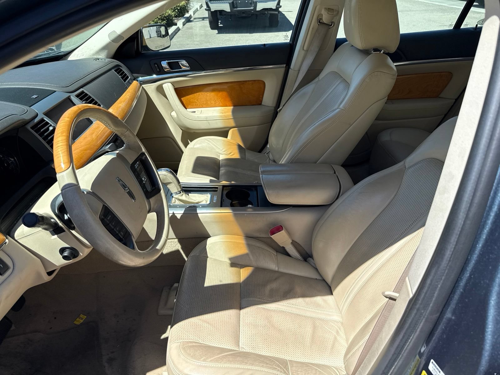 Used 2010 Lincoln MKS AWD image 9