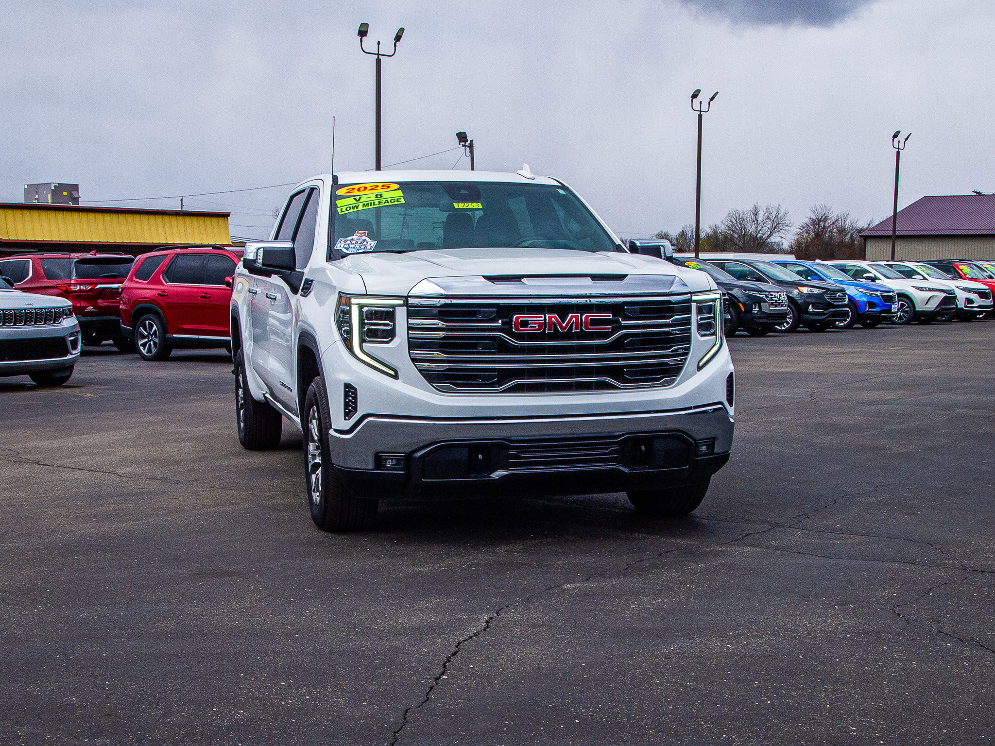 Used 2025 GMC Sierra 1500 SLT image 10