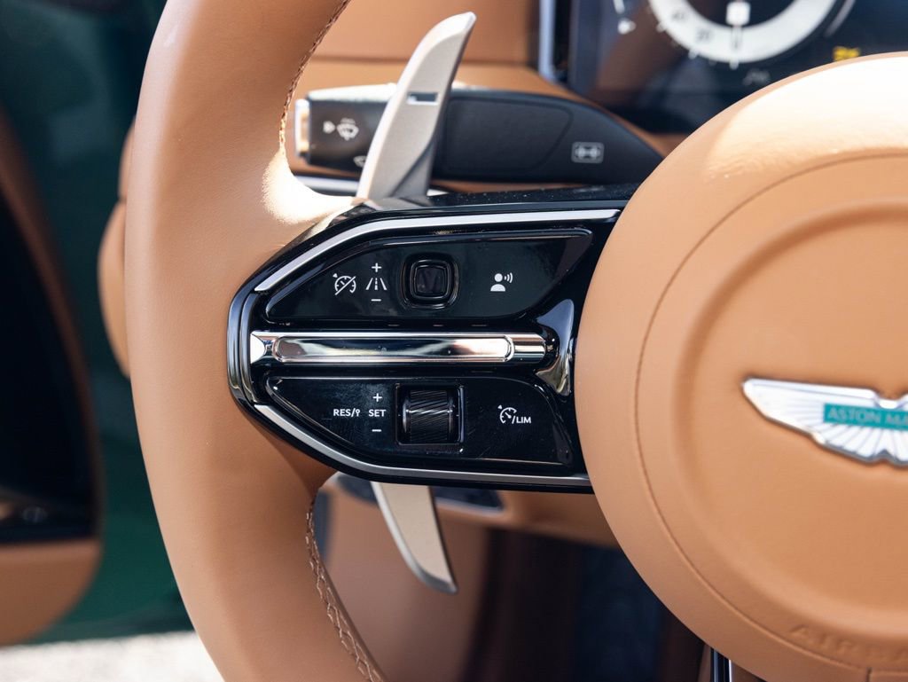 Used 2025 Aston Martin DB12 Volante image 37