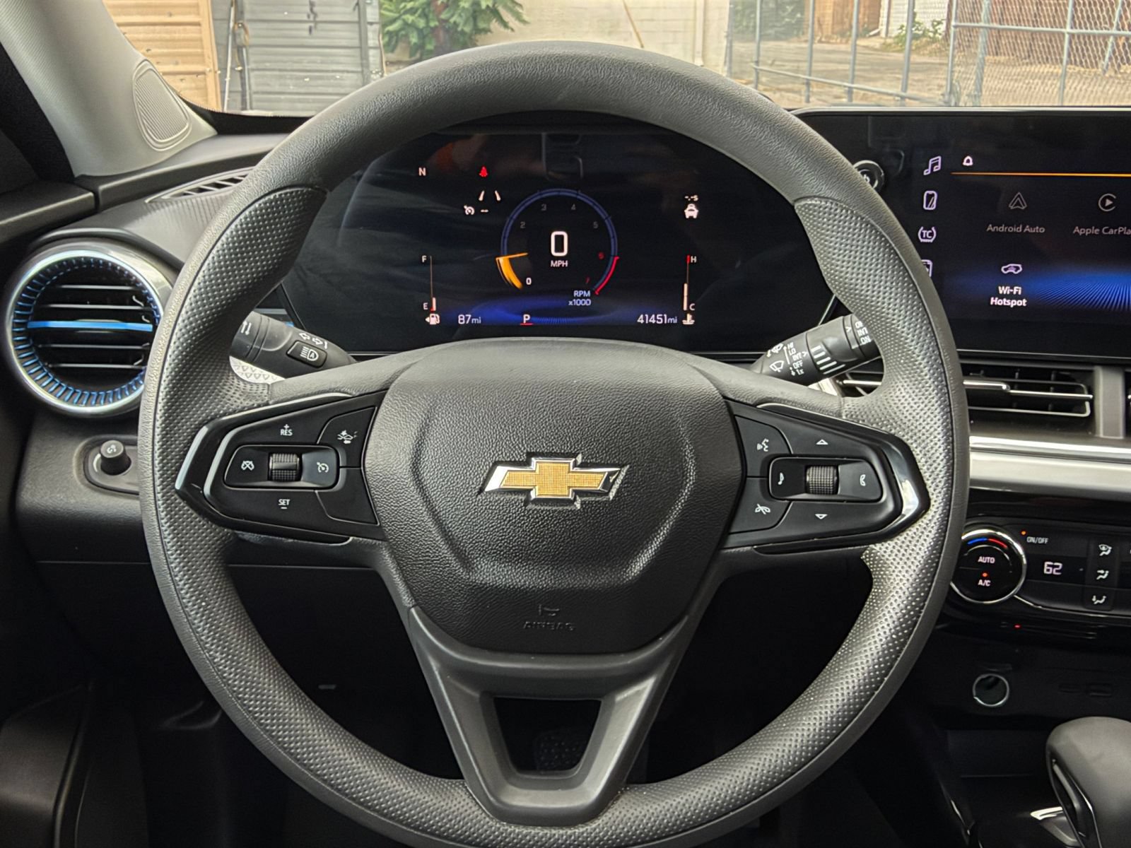 Used 2025 Chevrolet Trax LT FWD image 26
