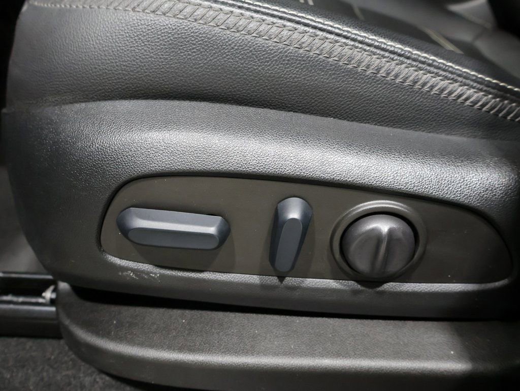 Used 2022 GMC Terrain Denali w/ Black Diamond Edition image 11