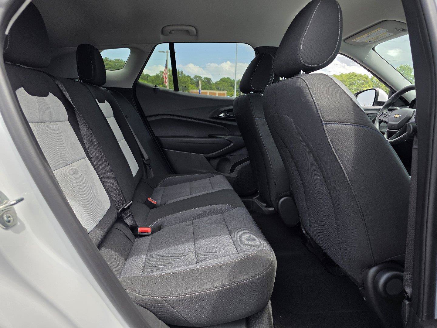 Used 2026 Chevrolet Trax LS w/ LS Convenience Package FWD image 29
