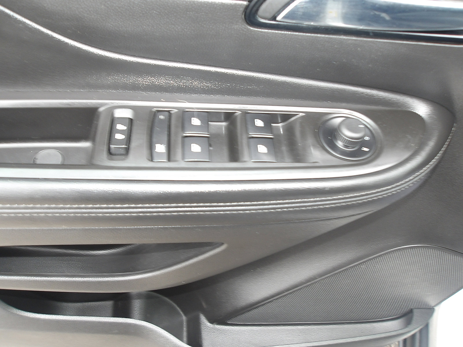 Used 2018 Buick Encore Sport Touring FWD image 14
