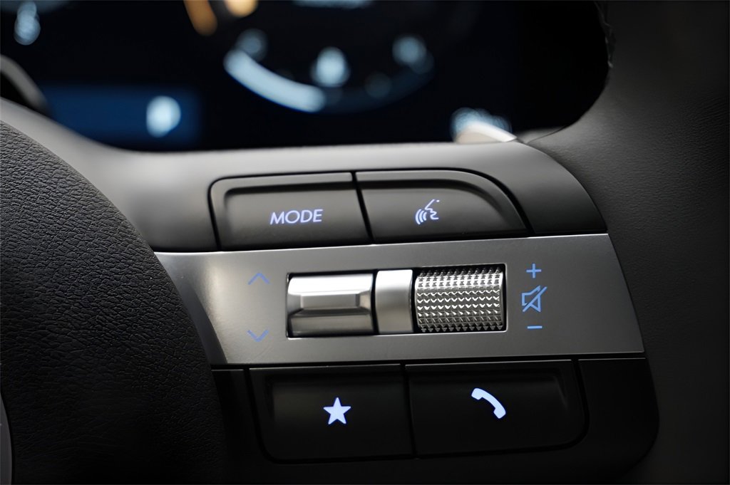 New 2025 Hyundai Tucson Limited image 16