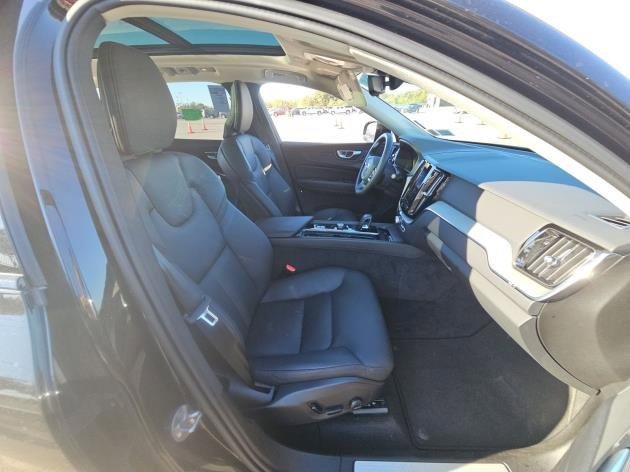 Used 2025 Volvo XC60 B5 Plus image 7