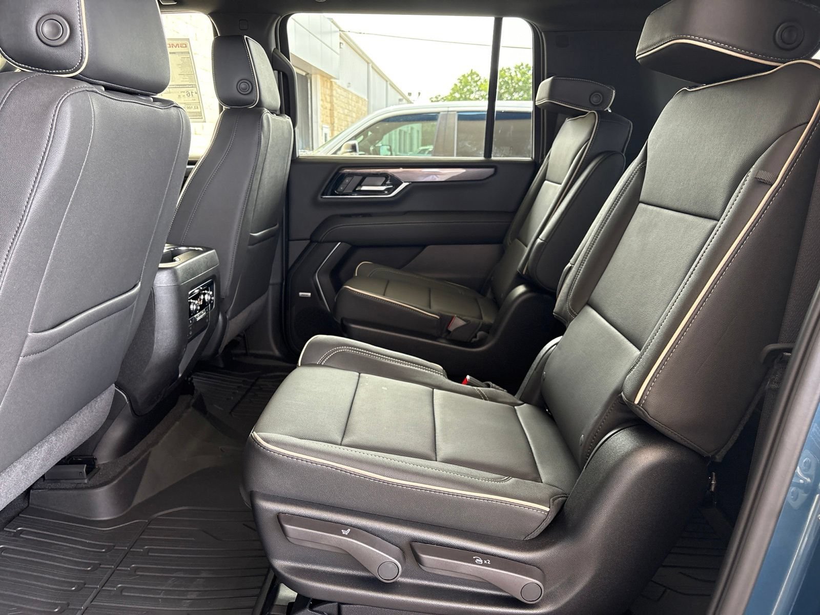 New 2026 GMC Yukon XL Elevation w/ LPO, Floor Liner Package AWD/4WD image 15