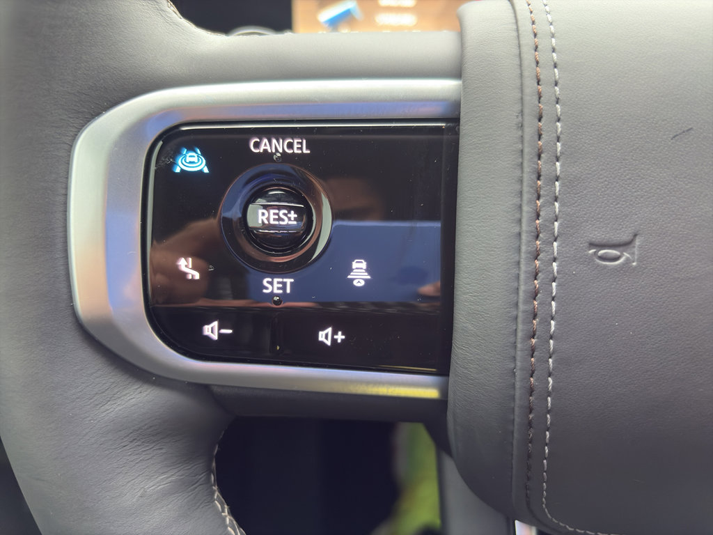 Used 2025 Nissan Armada Platinum Reserve image 25