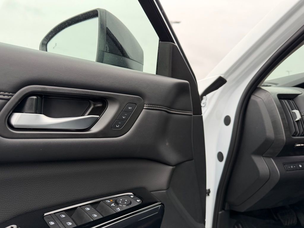 New 2026 Nissan Pathfinder Platinum image 13