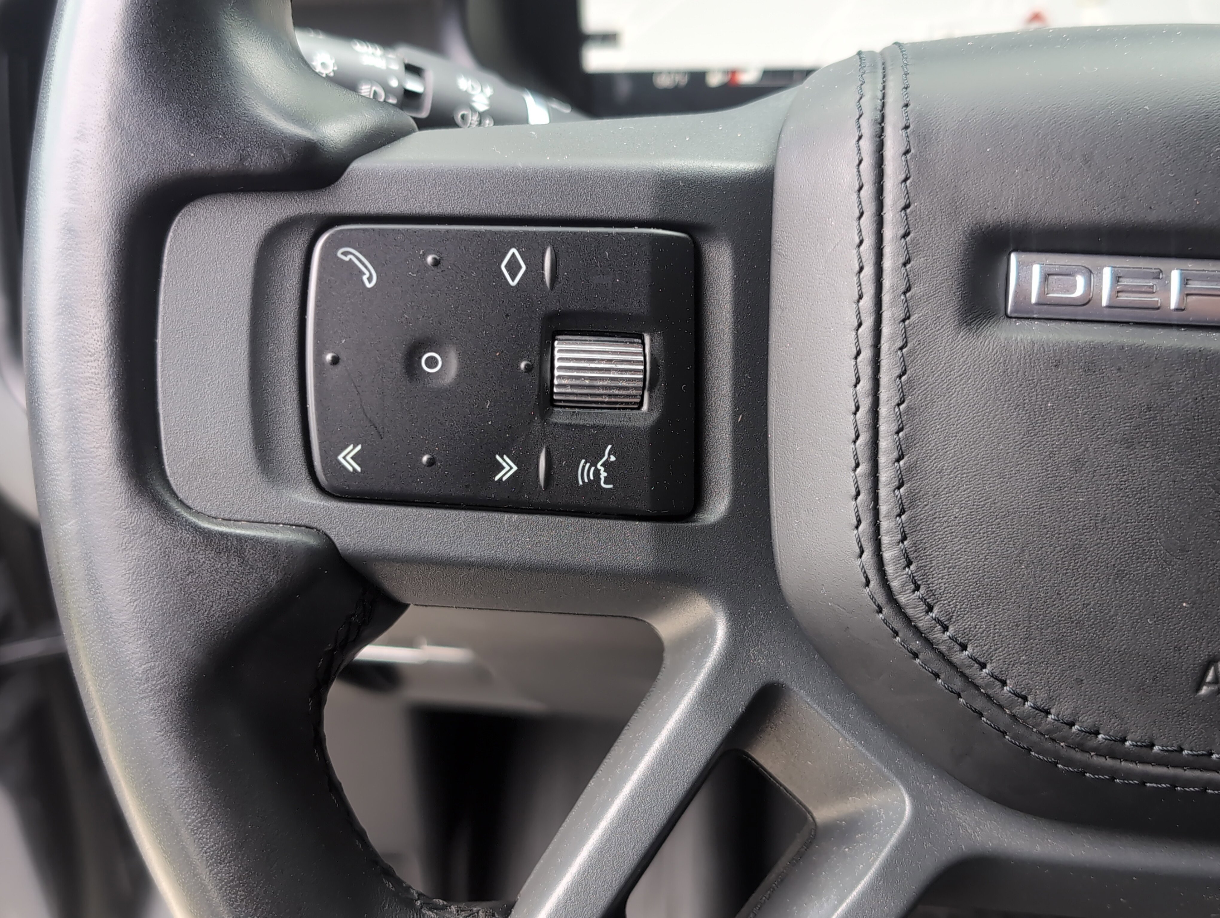 Used 2023 Land Rover Defender 110 X AWD/4WD image 19