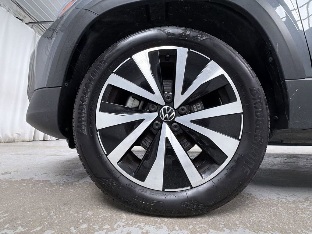 Used 2022 Volkswagen Taos SE w/ Panoramic Sunroof Package image 14