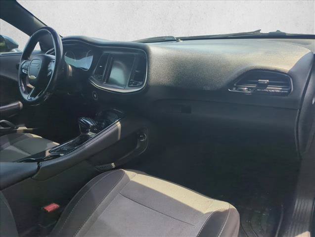 Used 2016 Dodge Challenger SXT RWD image 27