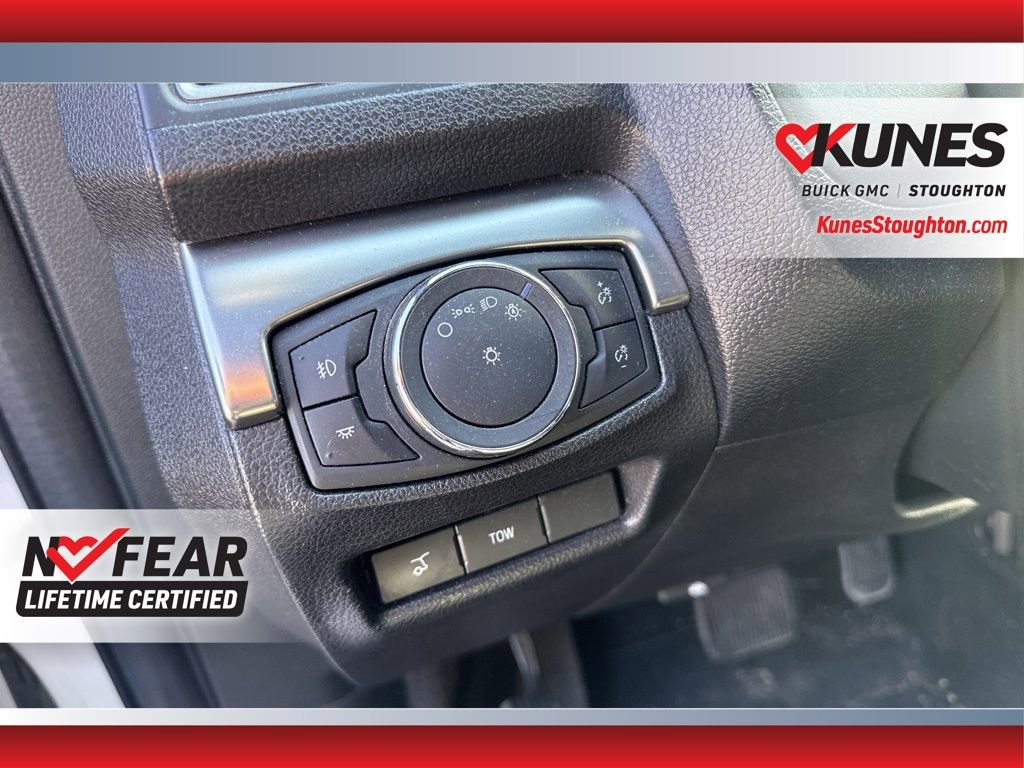 Used 2018 Ford Explorer XLT w/ XLT Appearance Package AWD/4WD image 25