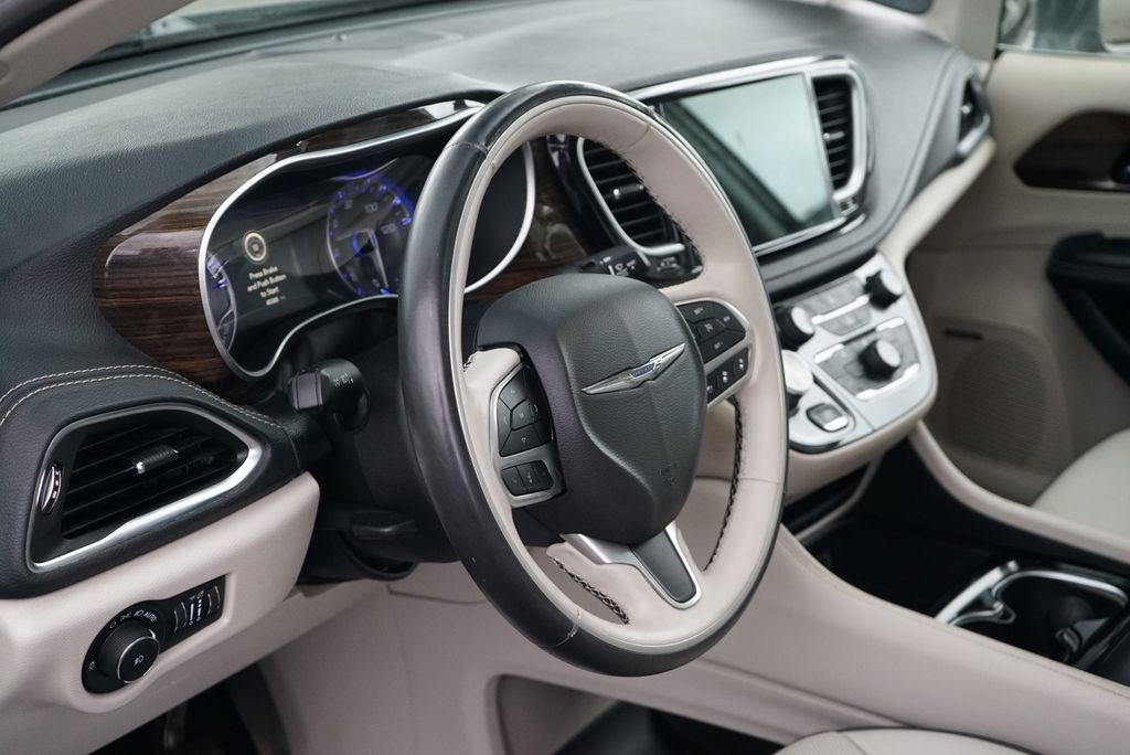 Used 2021 Chrysler Pacifica Limited w/ Premium & Safety Sphere Group AWD/4WD image 17