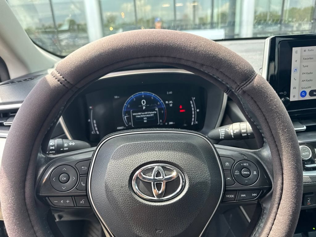 Used 2024 Toyota Corolla Cross XLE FWD image 9