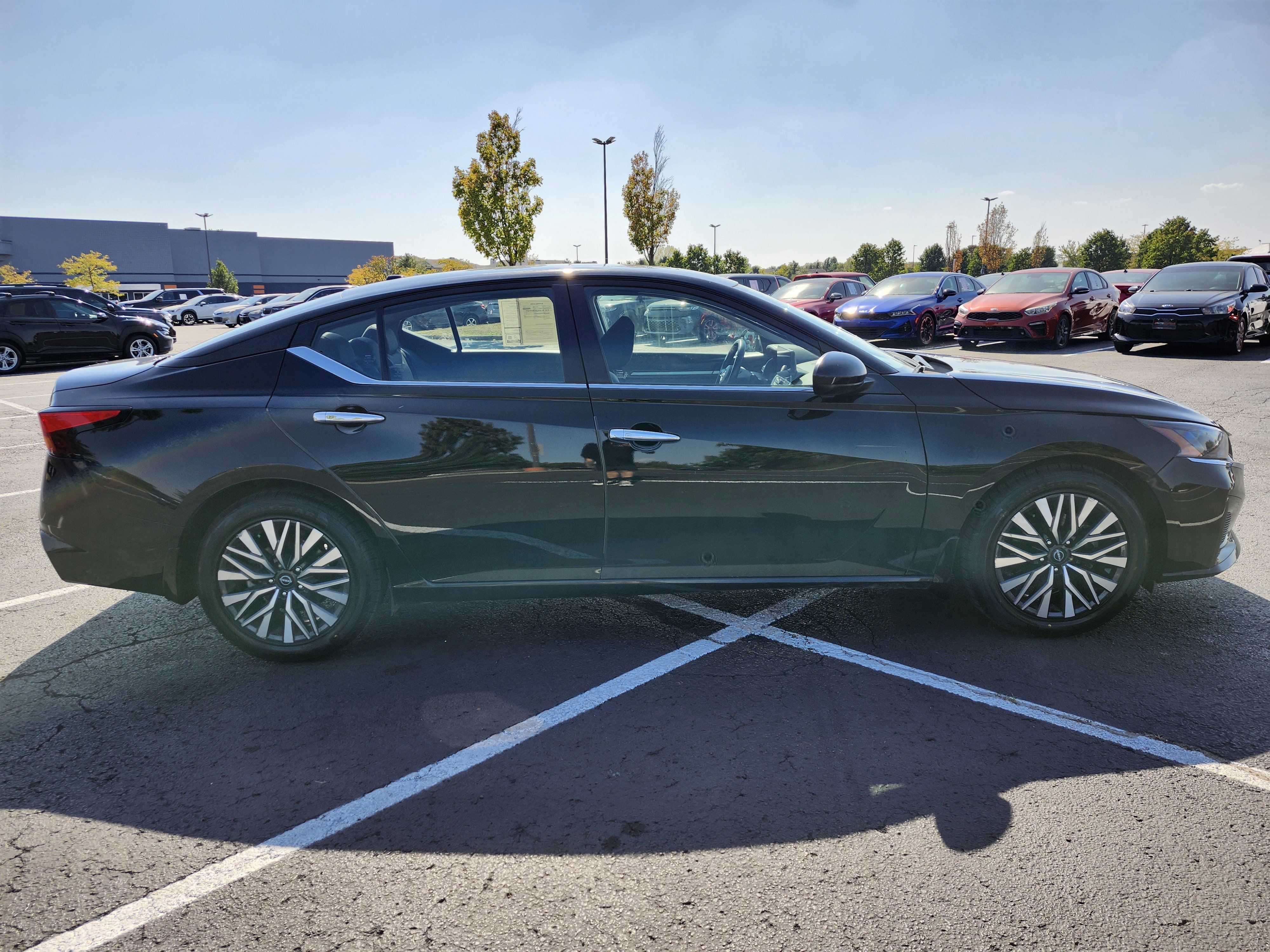 Used 2023 Nissan Altima 2.5 SV w/ SV Premium Package image 11