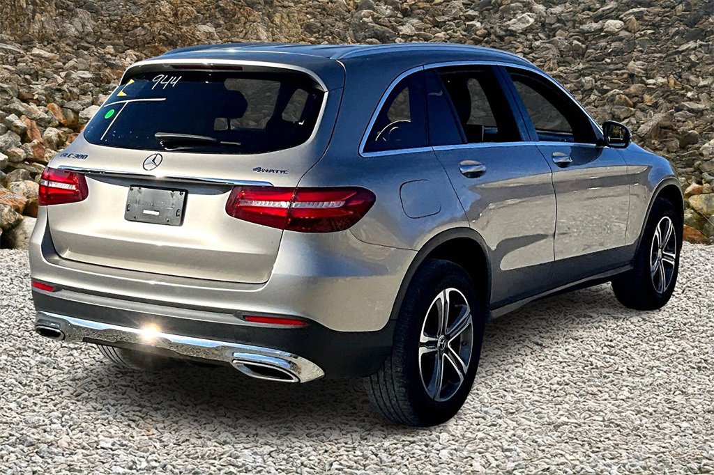Used 2019 Mercedes-Benz GLC 300 4MATIC w/ Multimedia Package image 2