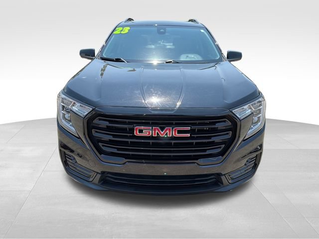 Used 2023 GMC Terrain SLE w/ Driver Convenience Package FWD image 2