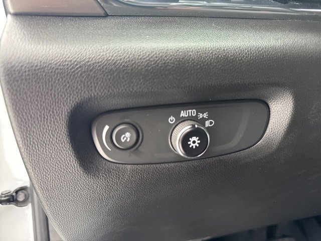 Used 2023 Chevrolet Traverse LT image 12