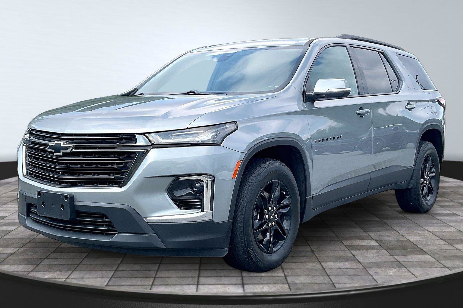 Used 2023 Chevrolet Traverse LT FWD image 11