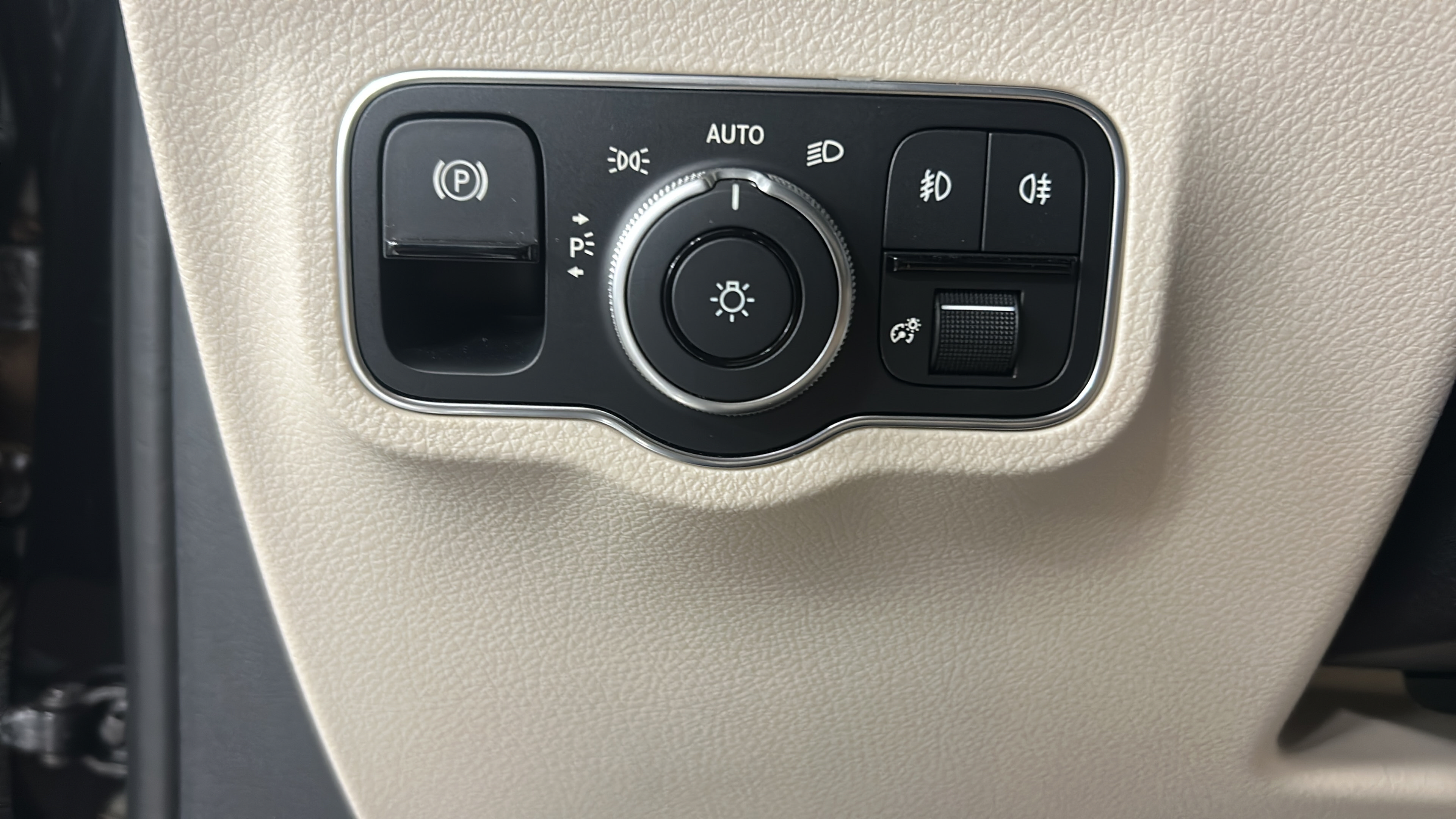 New 2025 Mercedes-Benz GLB 250 image 33
