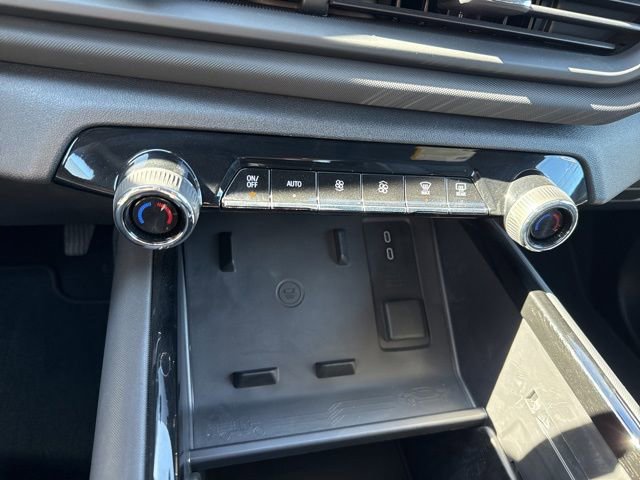 Used 2025 Chevrolet Silverado EV LT AWD/4WD image 29