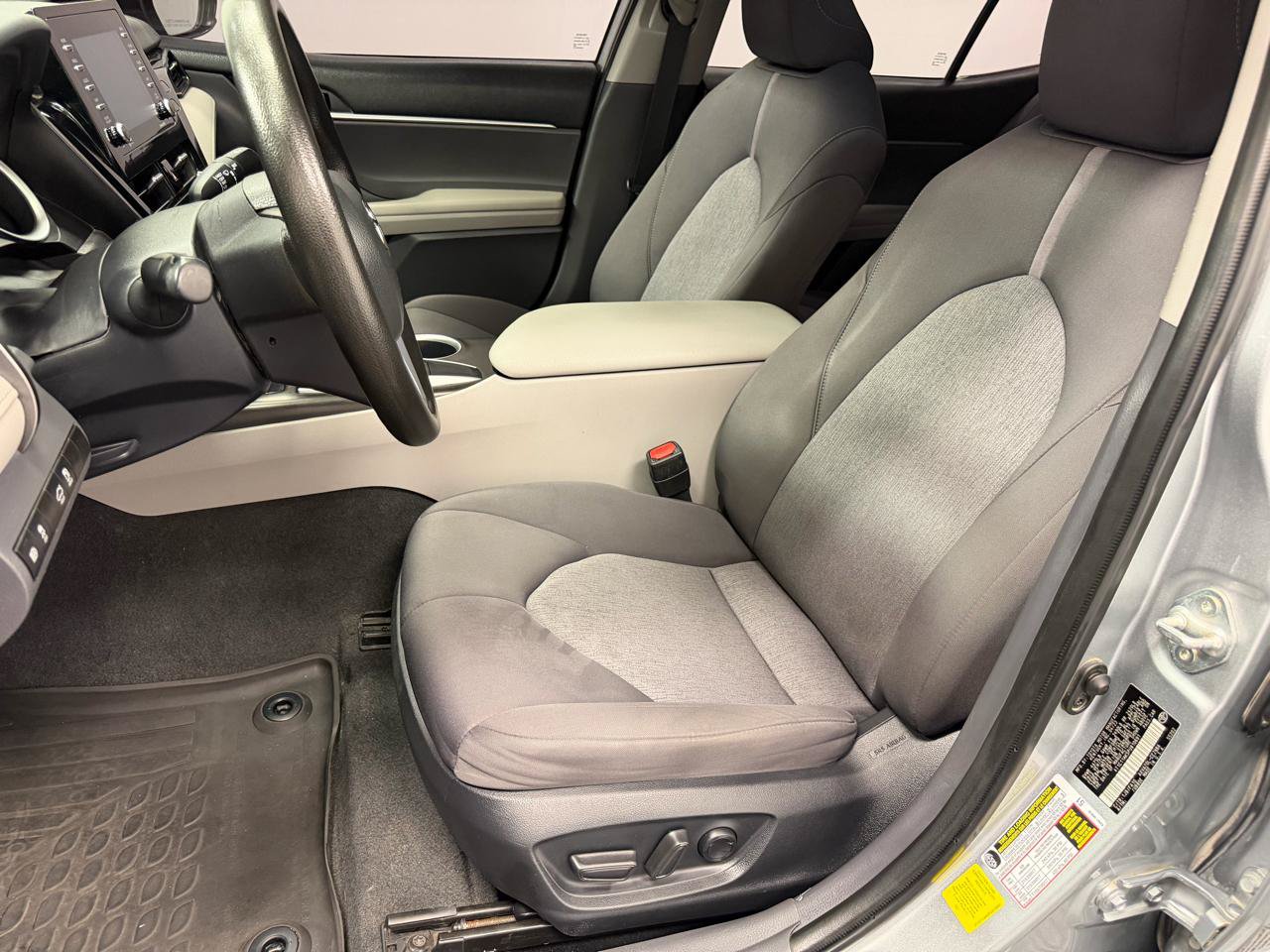 Used 2023 Toyota Camry LE FWD image 4