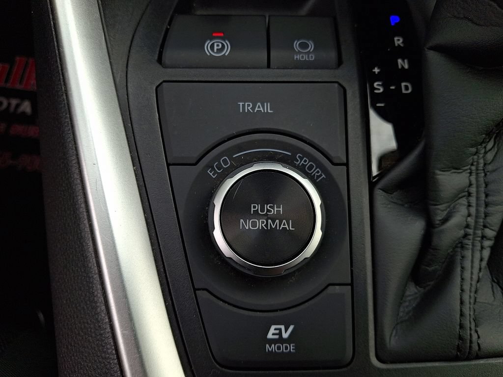 Certified 2025 Toyota RAV4 LE AWD/4WD image 23
