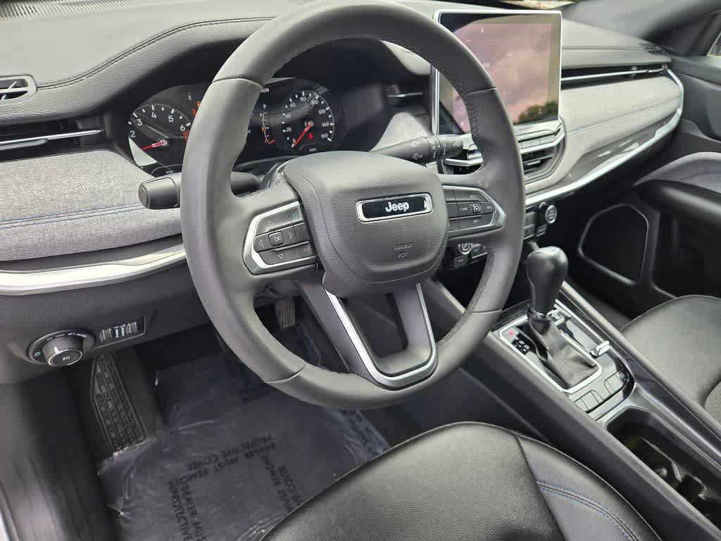 Used 2024 Jeep Compass Latitude w/ Altitude Special Edition AWD/4WD image 10