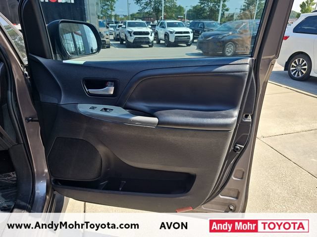 Used 2015 Toyota Sienna SE Premium FWD image 38