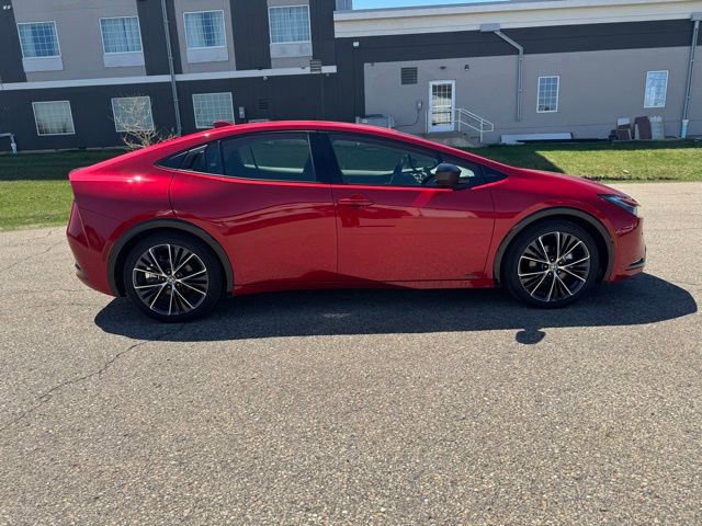 Used 2024 Toyota Prius XLE AWD/4WD image 11