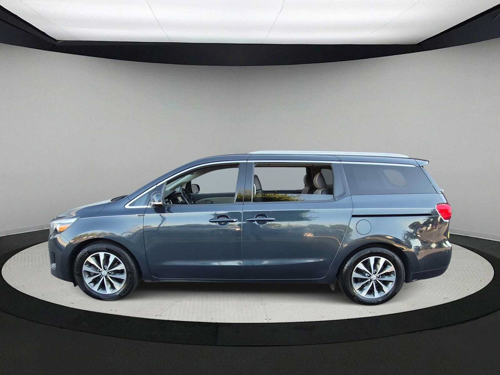 Used 2016 Kia Sedona SX FWD image 5