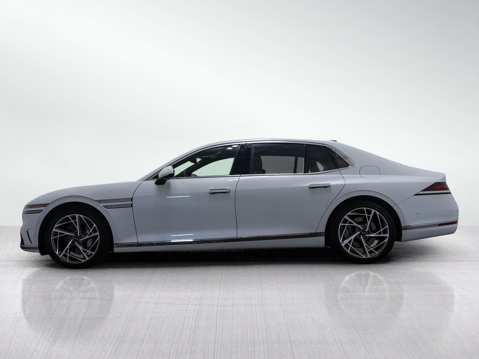 Used 2023 Genesis G90 3.5T AWD/4WD image 3