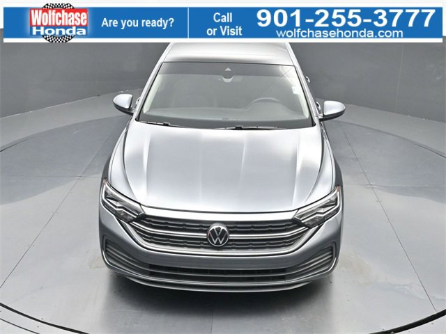 Used 2024 Volkswagen Jetta SE w/ Panoramic Sunroof Package image 29
